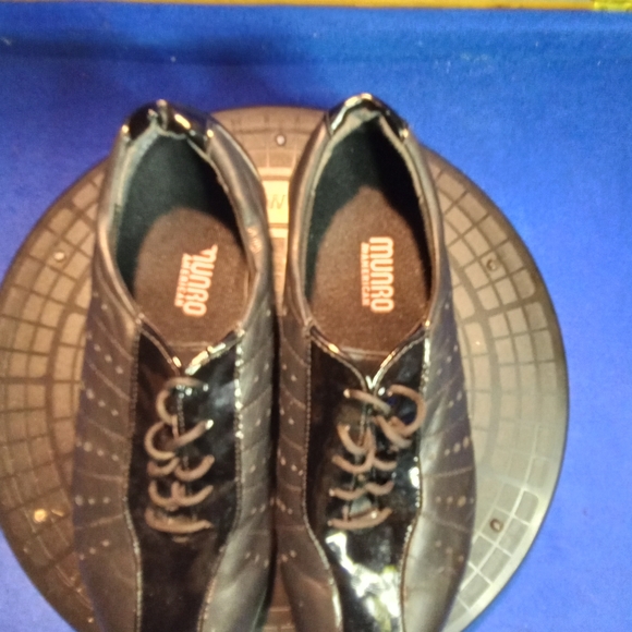Munro American Sport Black Leather Black Patent Lace Up Oxfords, Sz. 8W-US - Picture 2 of 9